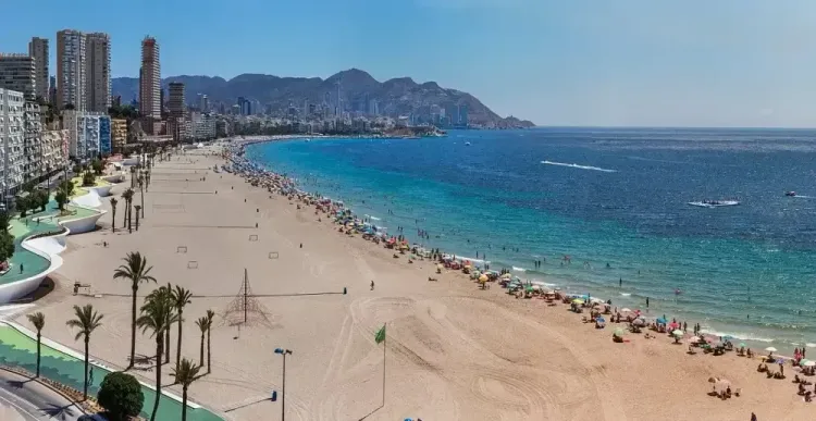 imagen de la playa de benidorm