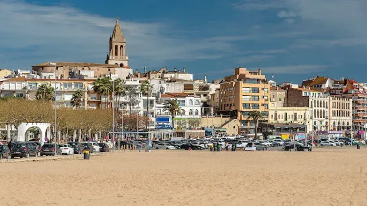 Ciudad de Palamós vista desde el mar