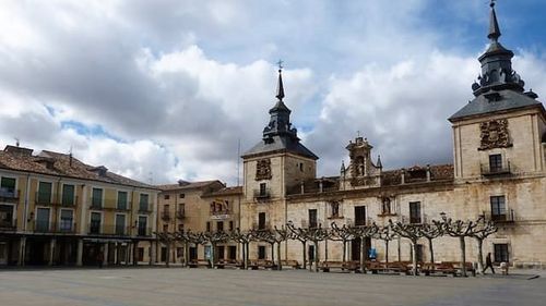 Antiguo_hopital_de_peregrinos_de_El_Burgo_de_Osma_Destino_Castilla_y_Leon_9c056c113b